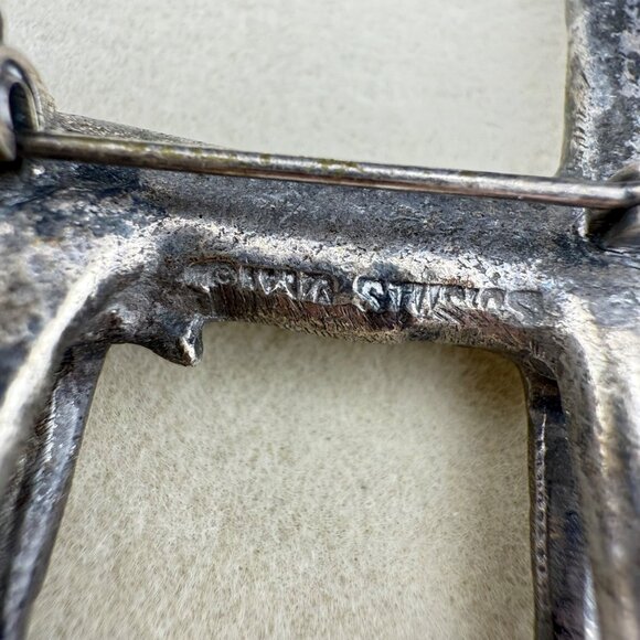 Antique Pewter Alva Studio Llama Brooch Pin With Textured Finish & Secure Clasp - Picture 5 of 5